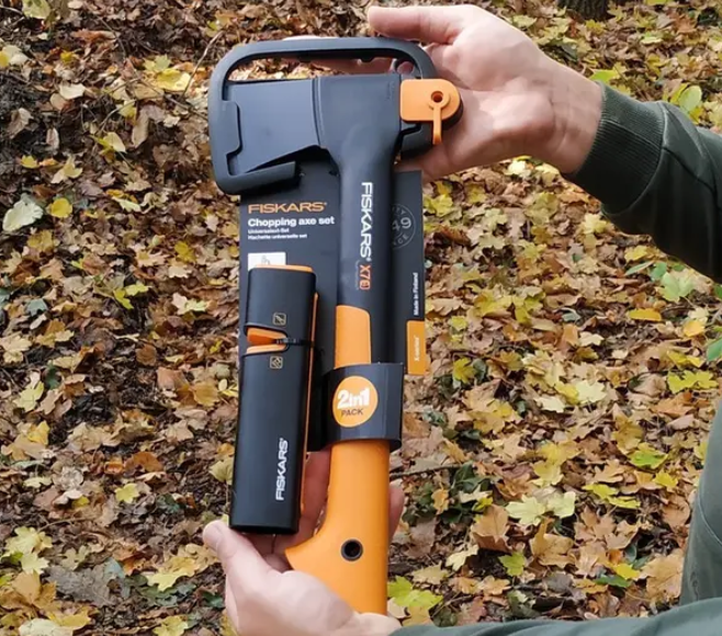 Сокира Fiskars X7 XS + точилка X7 XS фото