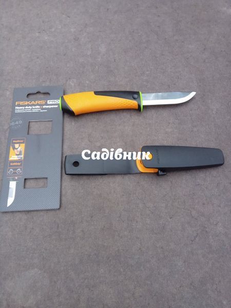 Ніж для важких робіт Fiskars з точилом (1023619/156018) фото