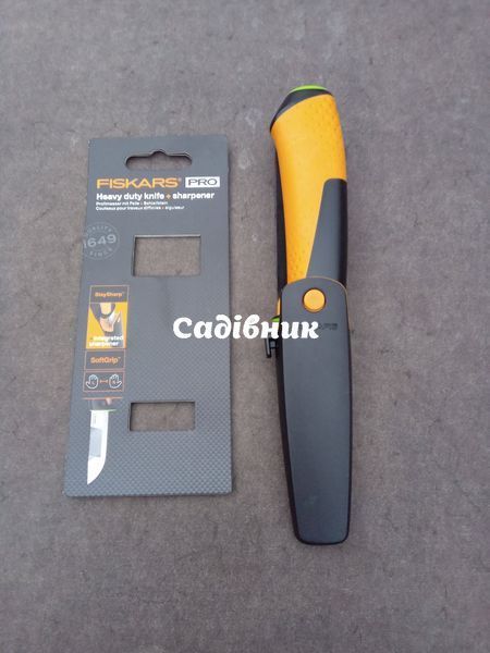 Ніж для важких робіт Fiskars з точилом (1023619/156018) фото